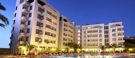 Fassade der Unterkunft – Abend/Nacht