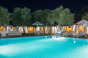 2 outdoor pools, open 9:00 AM to 9:00 PM, pool umbrellas, pool loungers - Da Renzo (Siamaggiore)