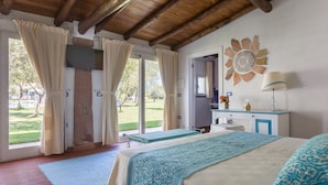 A bedroom with a large bed, a desk, a chair, a TV, and a window with curtains. - Da Renzo (Siamaggiore)