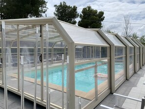 Outdoor pool, pool umbrellas, sun loungers - Naturaverde Country House (Senigallia)