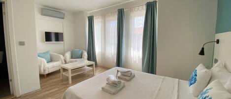 Deluxe Double Room | Minibar, free WiFi, bed sheets
