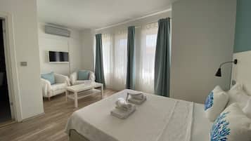 Deluxe Double Room | 1 bedroom, minibar, free WiFi, bed sheets