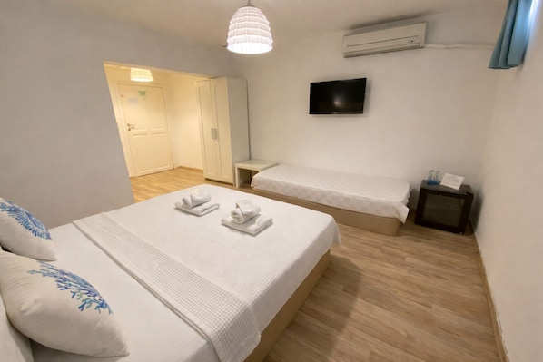 Economy Double Room (Basement) | Minibar, free WiFi, bed sheets