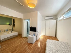 Economy Double or Twin Room (Basement) | Minibar, wifi gratis y ropa de cama 