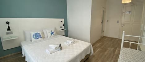 Minibar, free WiFi, bed sheets