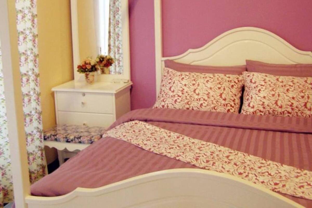 2 Bedroom House | Minibar, rollaway beds (surcharge), WiFi (free)