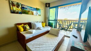 Apartamento luxo | Área de estar | Smart TV 43 polegadas com canais digitais, TV, Netflix