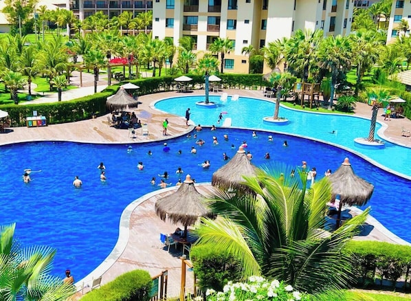 2 outdoor pools, open 8:00 AM to 8:00 PM, free pool cabanas - VG Sun Cumbuco by Diego Flats (Caucaia)