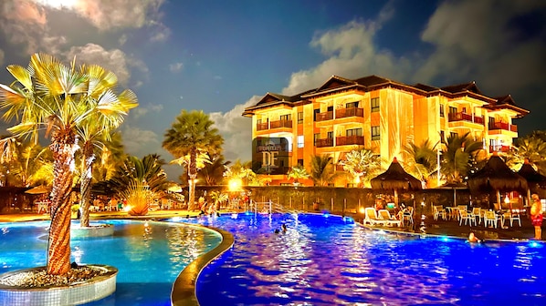 2 outdoor pools, open 8:00 AM to 8:00 PM, free pool cabanas
