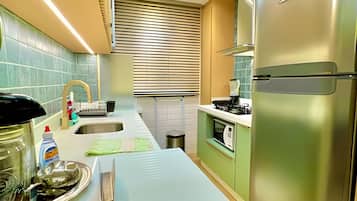 Bangalô premium, 2 quartos | Cozinha privada | Geladeira, micro-ondas, talheres/pratos/utensílios de cozinha