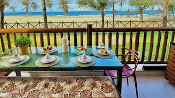 Deluxe Bungalow | Tempat makan luar