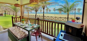 Bungalow Deluks | Tempat makan outdoor