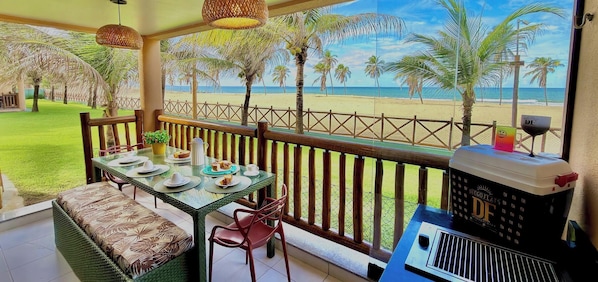 Deluxe Bungalow | Outdoor dining