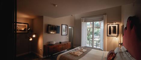 Surmatelas, minibar, coffres-forts dans les chambres, bureau