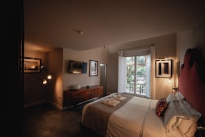 Family Room, Garden View | Pillowtop beds, minibar, in-room safe, desk - La Fonderia Firenze (Florence)