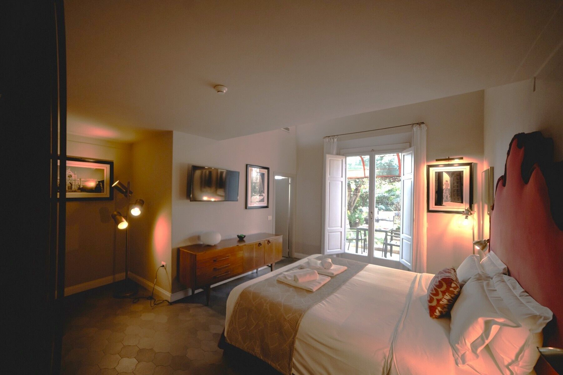 Family Room, Garden View