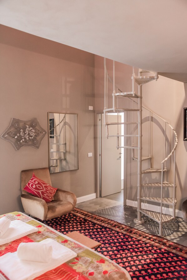 家庭客房 | 舒適加層、迷你吧、客房內保險箱、書桌