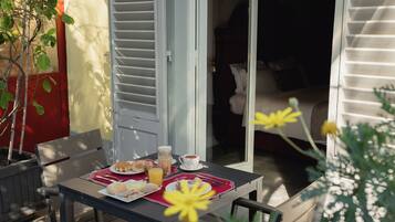 Familienzimmer, Gartenblick | Terrasse/Patio