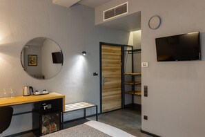 Kahden hengen huone, 1 keskisuuri parisänky | Ylelliset vuodevaatteet, minibaari, yksilöllisesti kalustettu