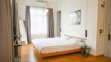 Minibar, tabla de planchar con plancha, wifi gratis y ropa de cama