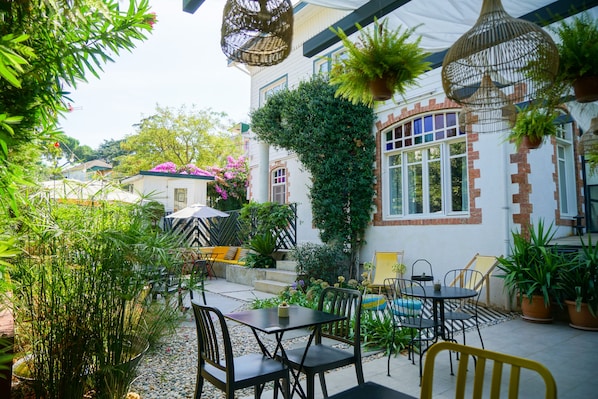 Mặt tiền nơi lưu trú