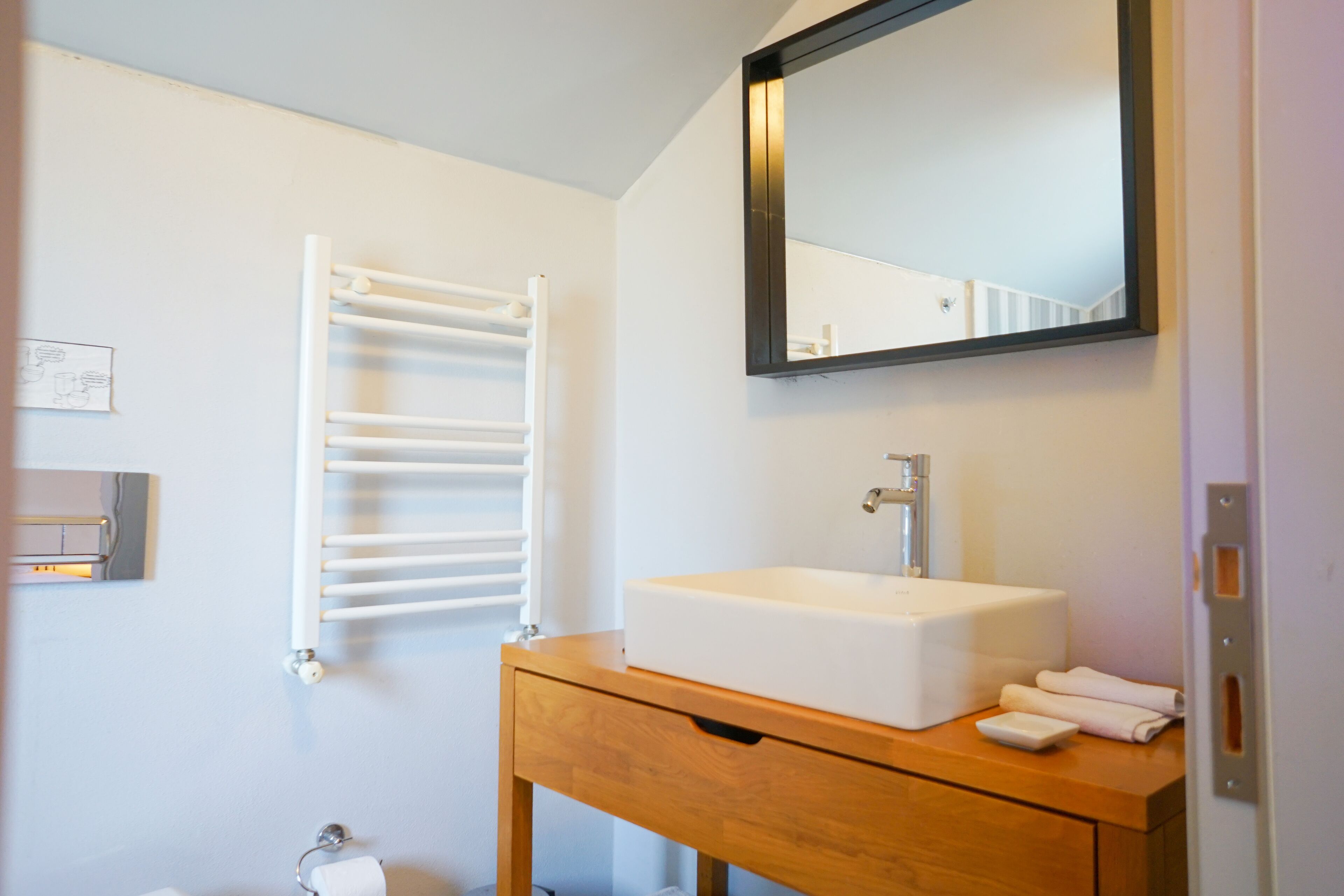 deluxe room, partial sea view | bathroom | shower, free toiletries, hair dryer, slippers