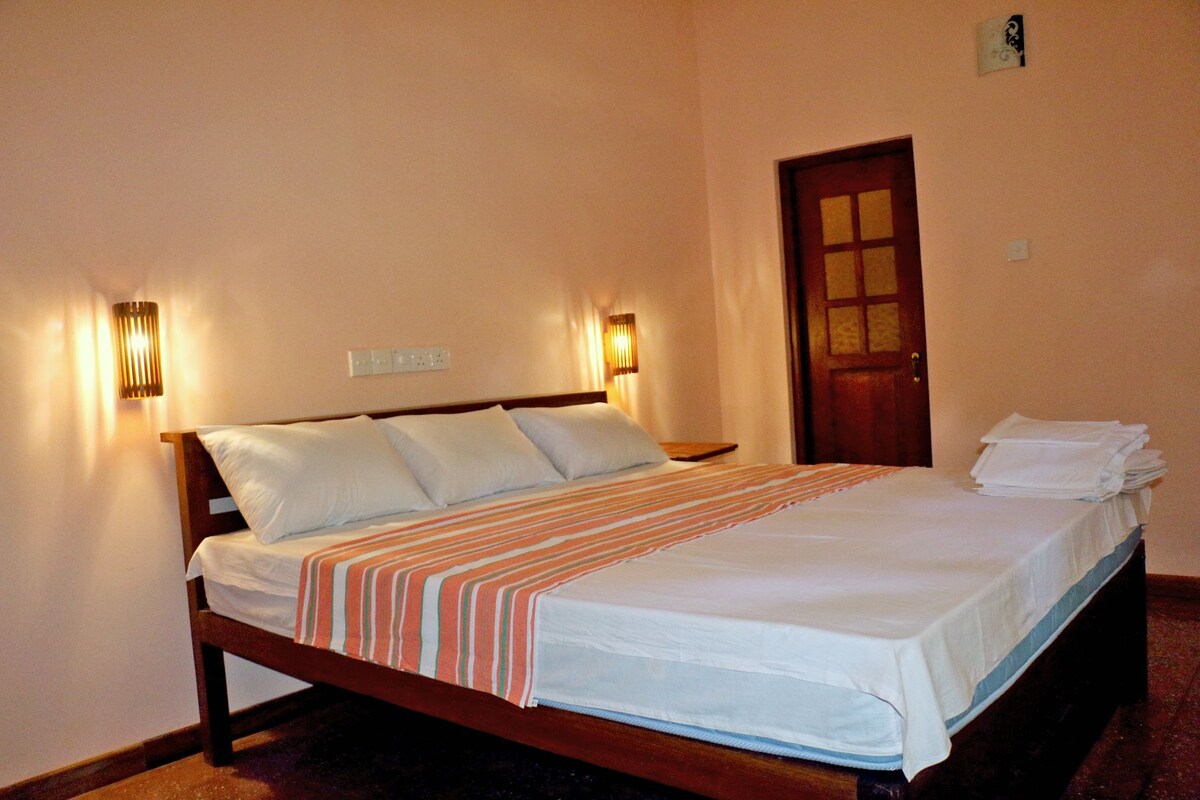 Comfort Triple Room, 1 King Bed, Smoking, Garden View | 1 bedroom, desk, iron/ironing board, rollaway beds