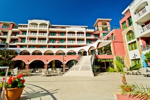 Front of property - Saint George Palace Hotel (Sveti Vlas)