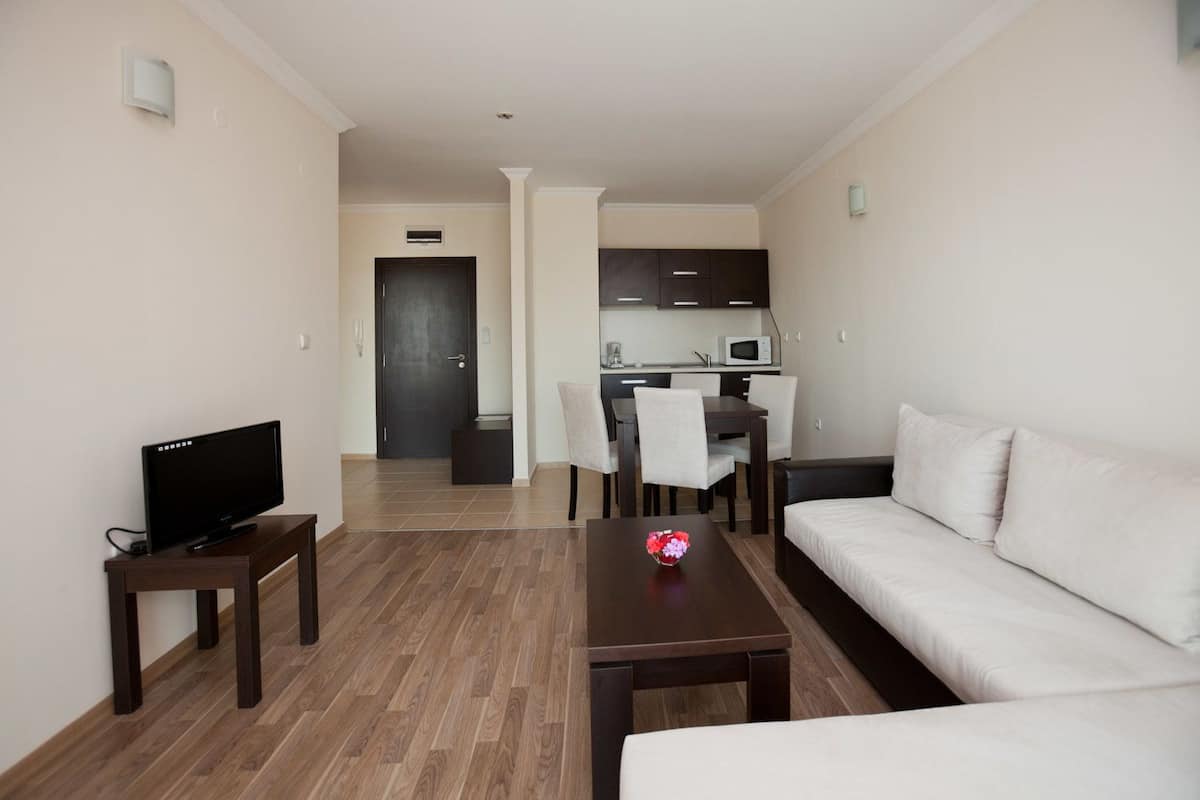 Apart Daire, 1 Yatak Odası, Balkon | Oturma alanı | Düz ekran televizyon