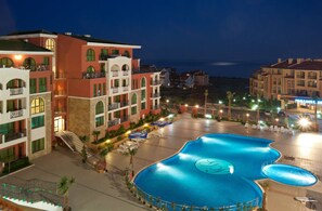 Front of property - evening/night - Saint George Palace Hotel (Sveti Vlas)