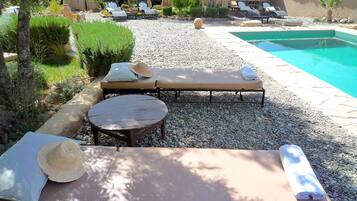 室外游泳池,日光浴躺椅