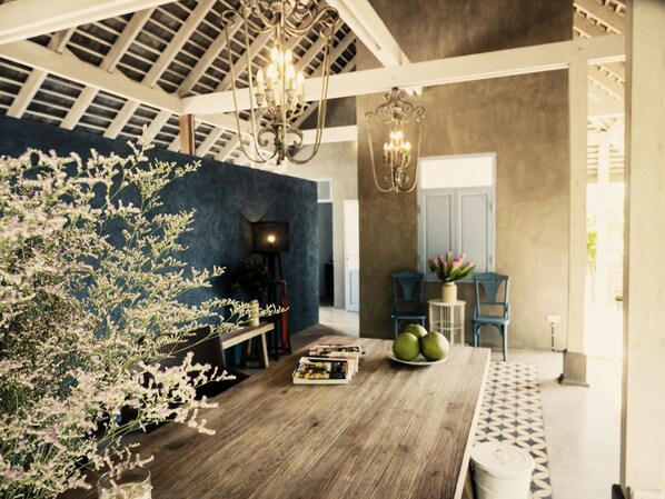 Coin salon dans le hall