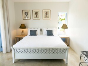 Deluxe Room | Minibar, in-room safe, blackout drapes, free WiFi