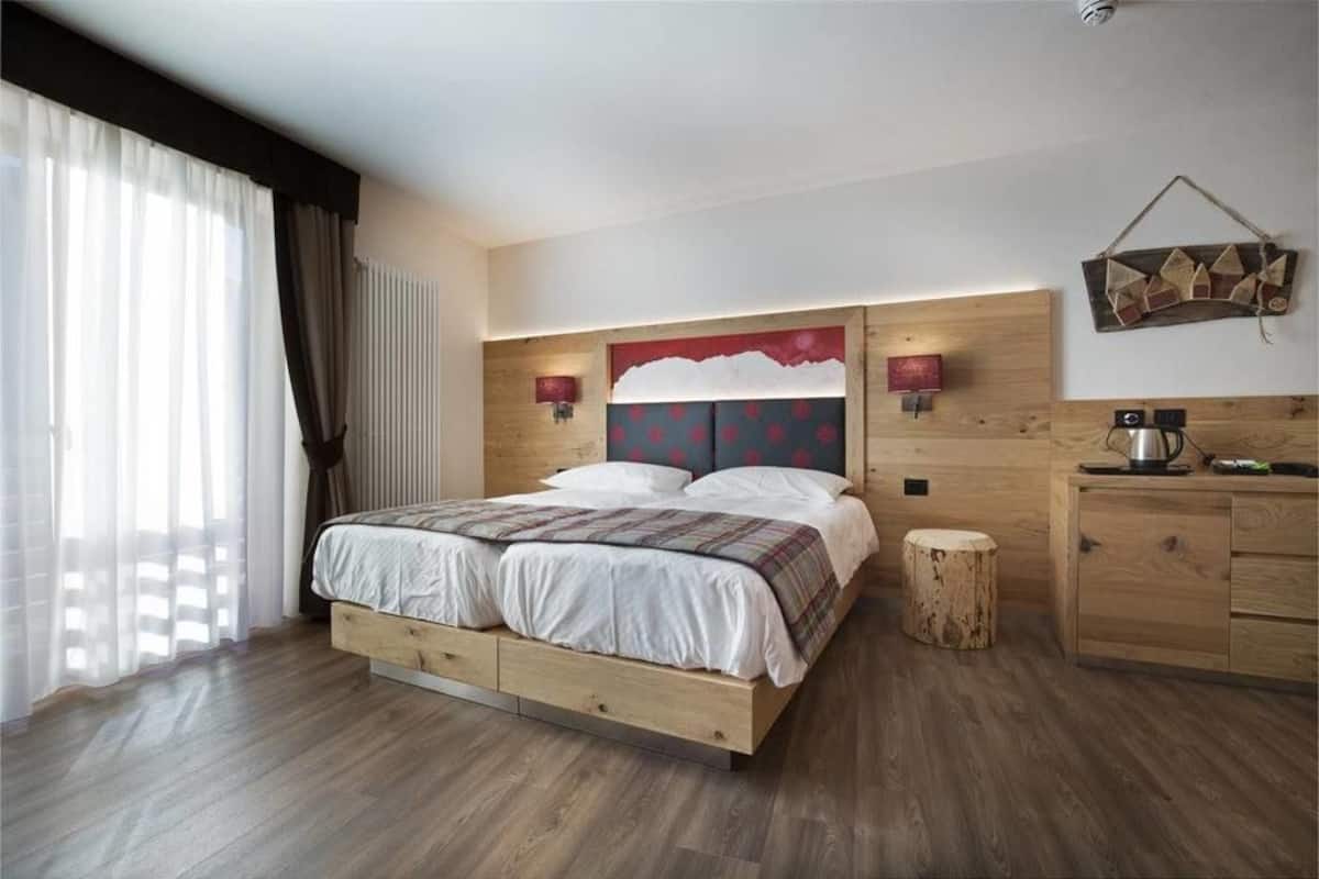 Junior Suite | Minibar, in-room safe, desk, soundproofing