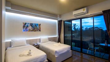 Standard Twin Room | Minibar, desk, blackout drapes, free WiFi