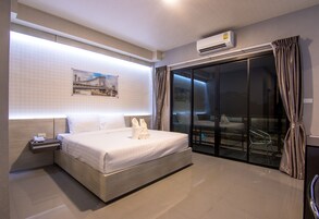 Minibar, escritorio, cortinas blackout y wifi gratis 