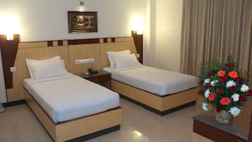 Minibar, in-room safe, desk, iron/ironing board