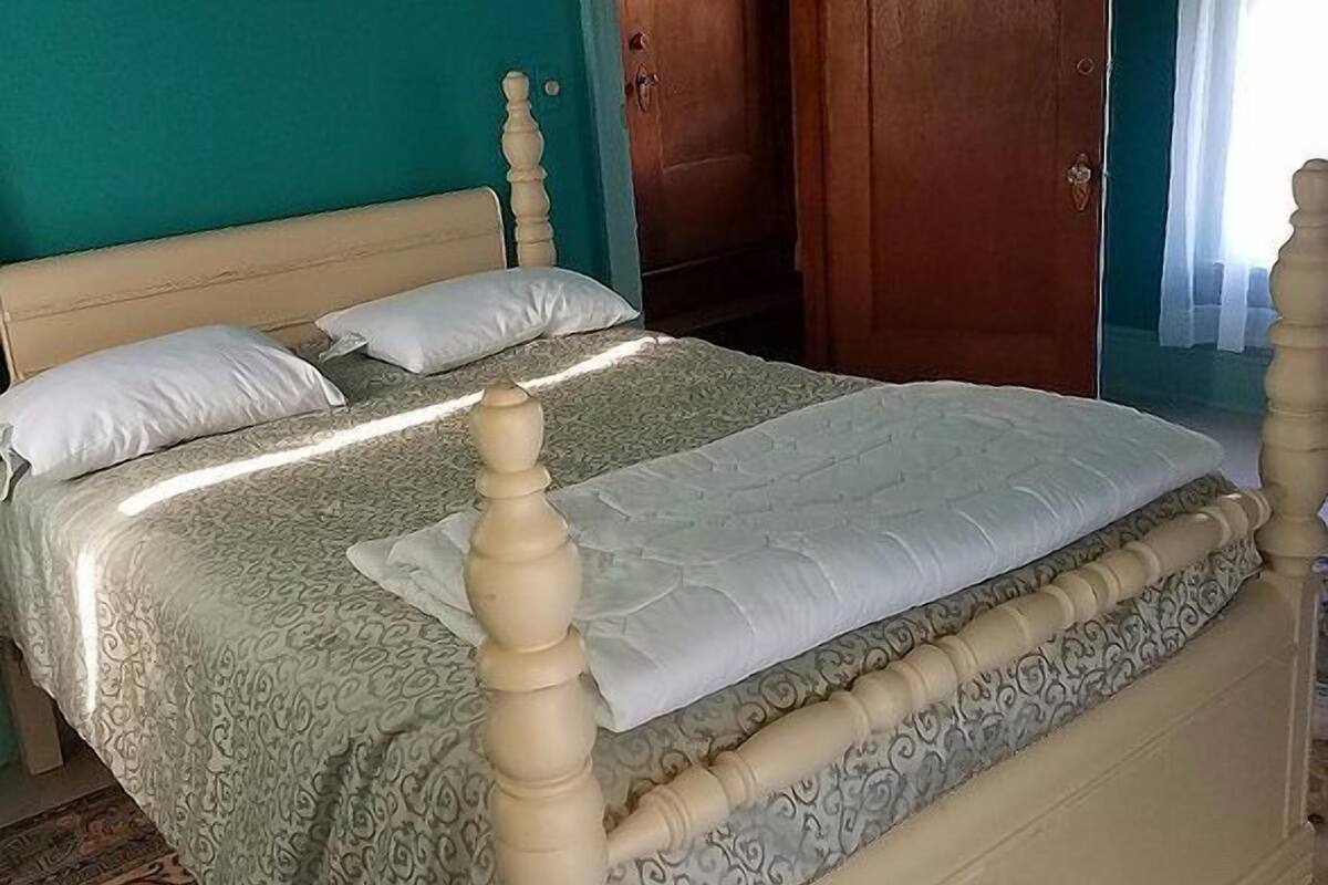 Quarto standard, 1 cama de casal | Roupas de cama premium, escrivaninha, espaço de trabalho para notebook