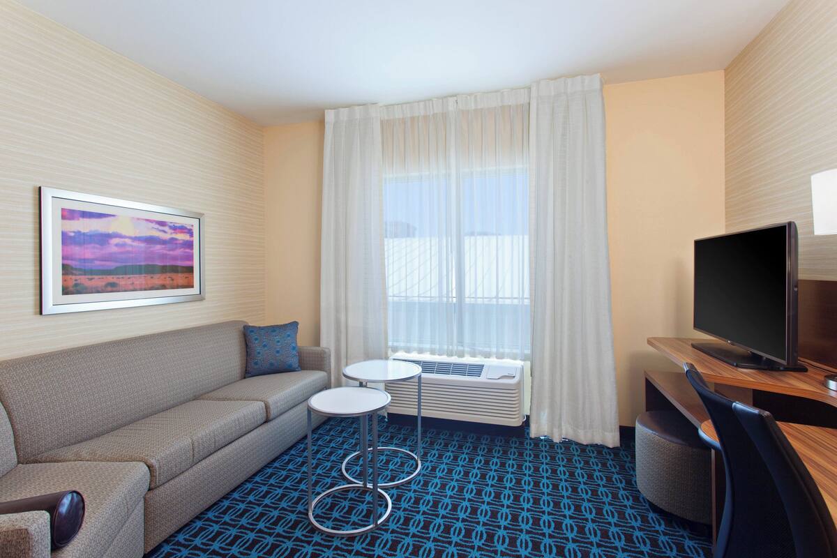 43-inch flat-screen tv with digital channels, tv, netflix