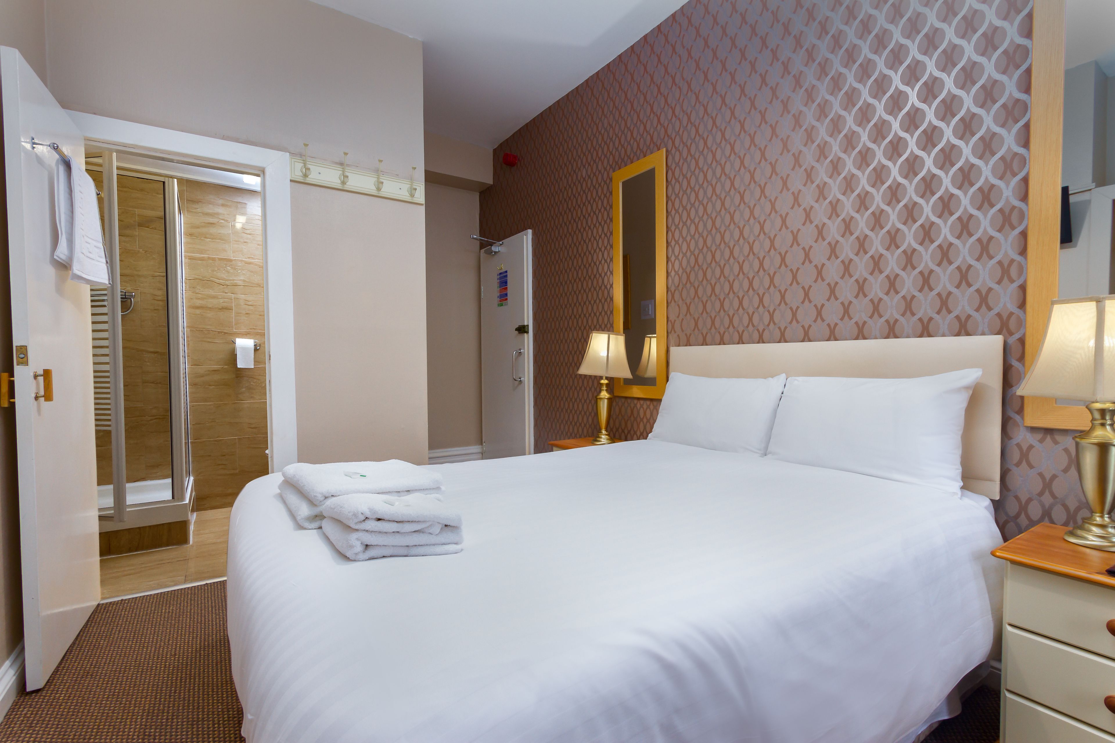 double room, sea view | iron/ironing board, free cots/infant beds, bed sheets