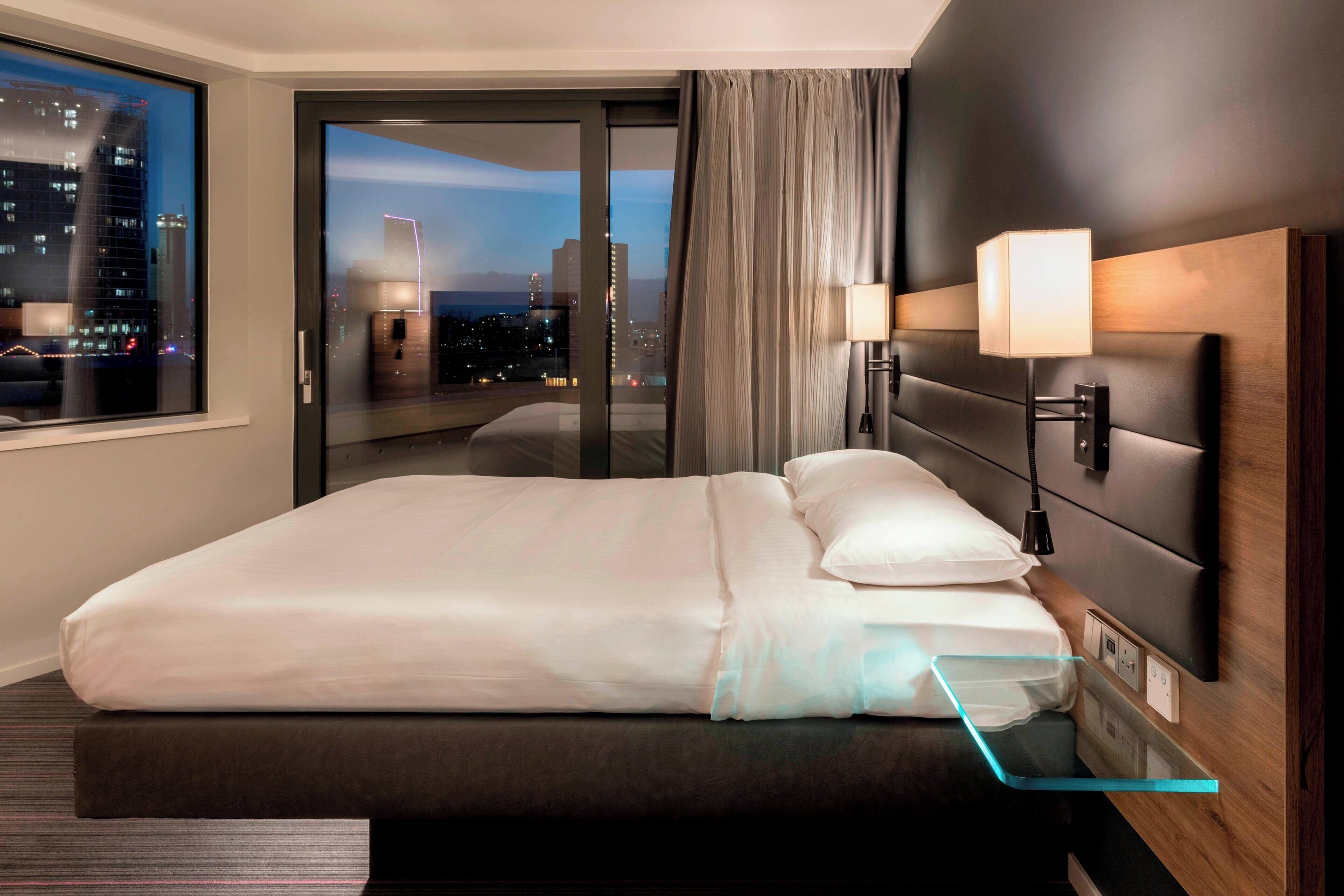 room, 1 queen bed | 1 bedroom, desk, blackout curtains, soundproofing