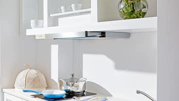 Refrigerador, microondas, placa de cocina, tetera/pava eléctrica