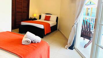 Basic Quadruple Room, 2 Double Beds | Hypo-allergenic bedding, free WiFi