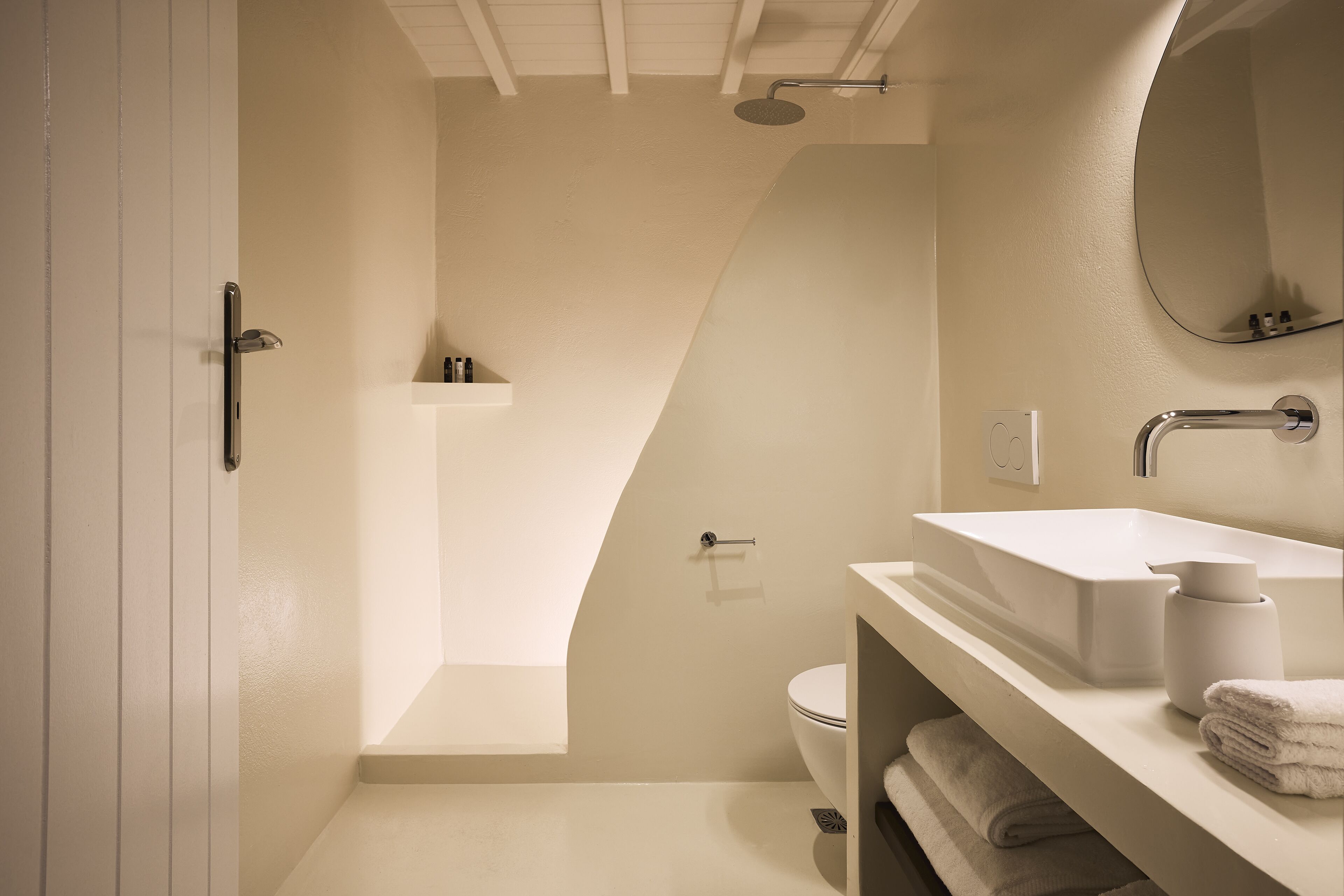 superior villa, 3 bedrooms, private pool | bathroom | shower, free toiletries, hair dryer, towels