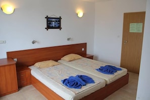 Standard-Doppelzimmer | Schreibtisch, kostenlose Babybetten, kostenloses WLAN