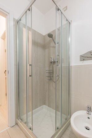 Apartamento, 1 quarto | Chuveiro