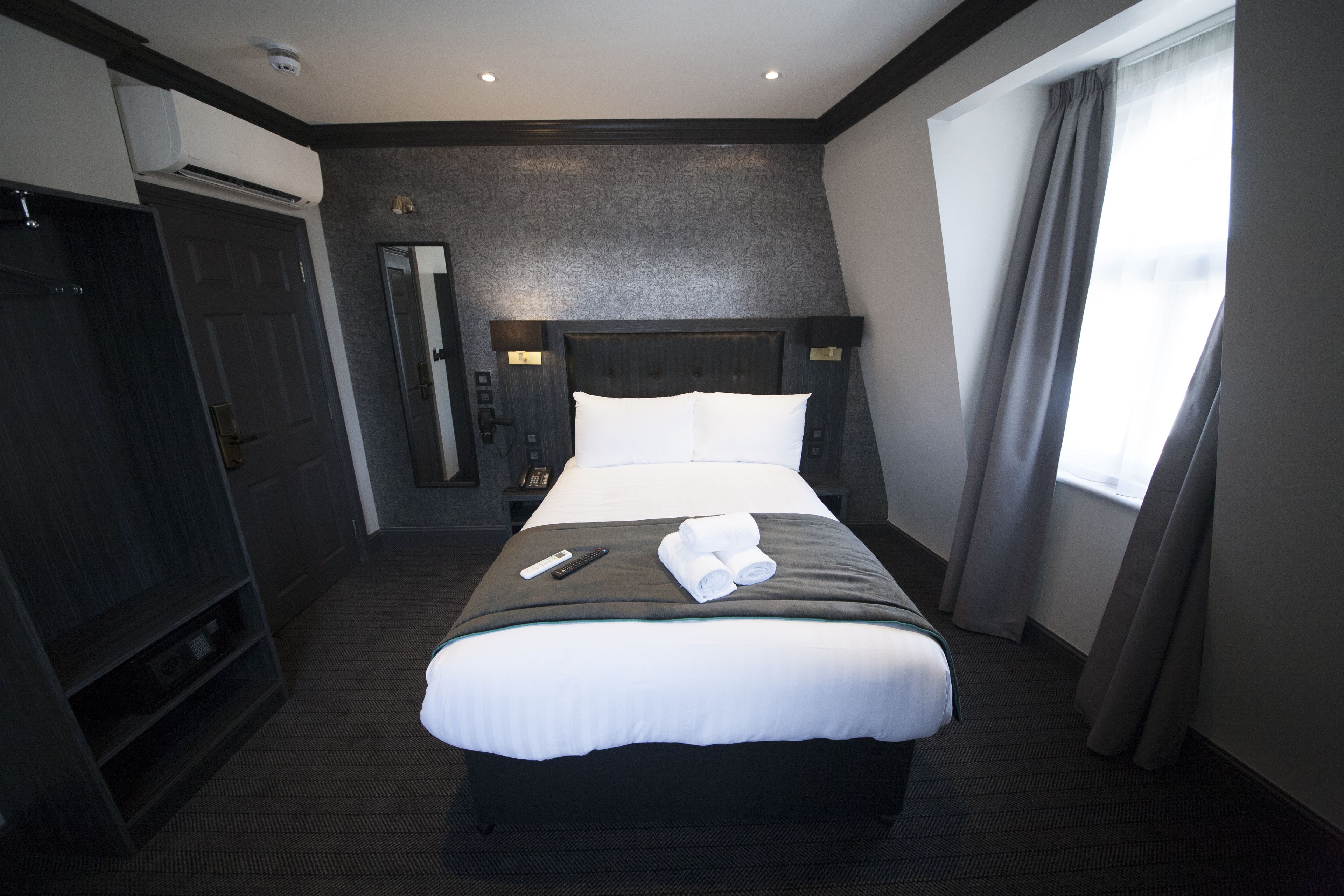 deluxe double room | room amenity