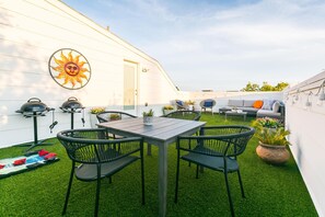 Balcony - Montrose Guesthouse Suites (Houston)