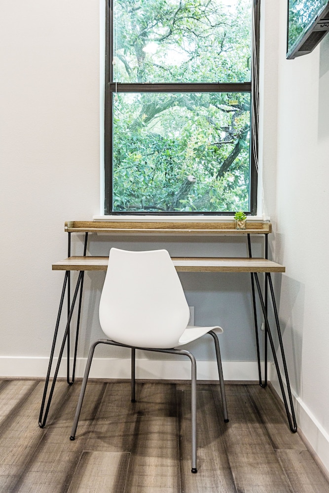 Montrose Suites by null