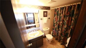Apartment, 2 Schlafzimmer | Badezimmer
